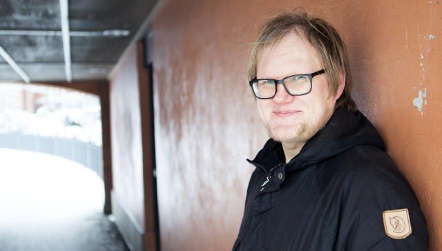 elamantarina_Riho_Laurisaar Riho Laurisaar on työskennellyt Tampereen kaupungin kulttuuripalveluissa kolme vuotta. Nyt työaikaa on supistettu ja hän saa soviteltua työttömyysturvaa.